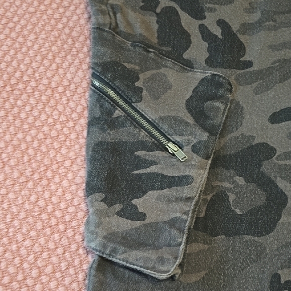 James Jeans Camouflage Boyfriend Cargo Combat Skinny Jogger Ankle Pant - Picture 8 of 12